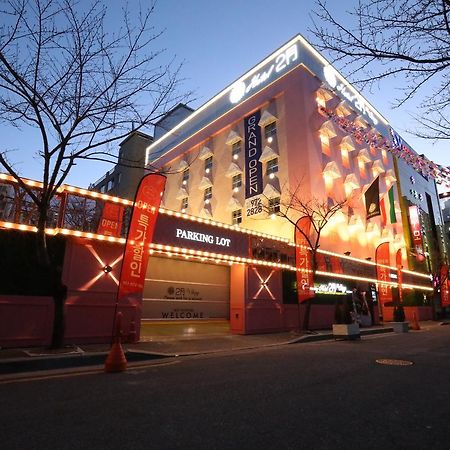 February Stay Gangseo Пусан Екстер'єр фото